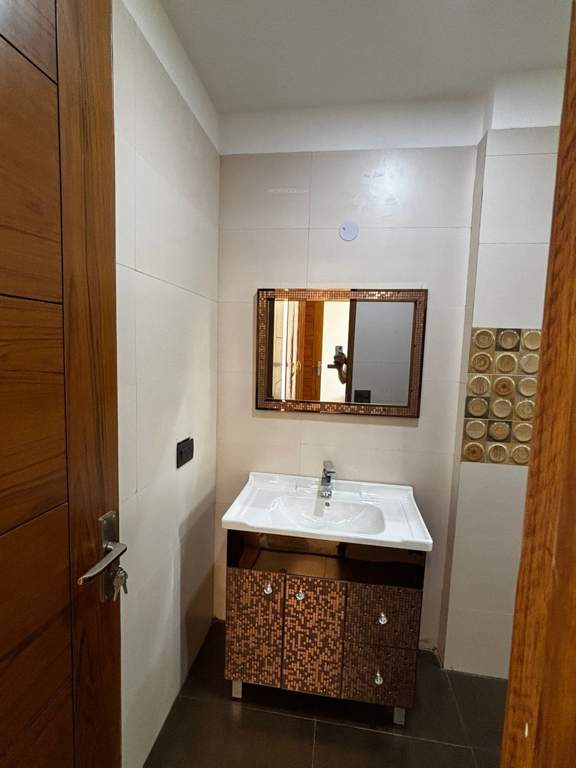  homes luxury floors nirwana country Bathroom