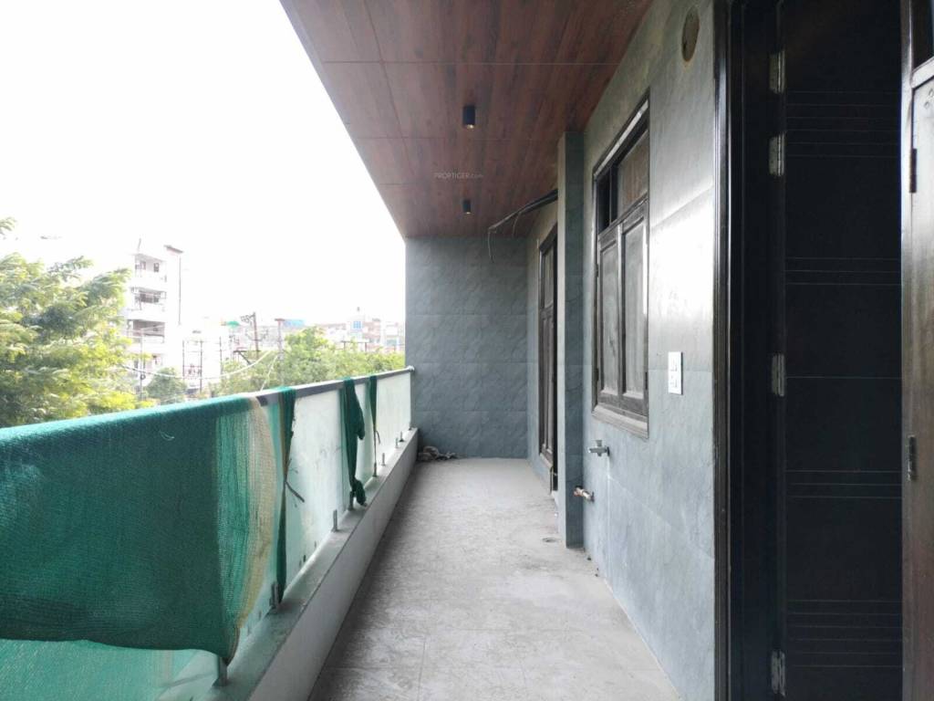 independent floor Balcony