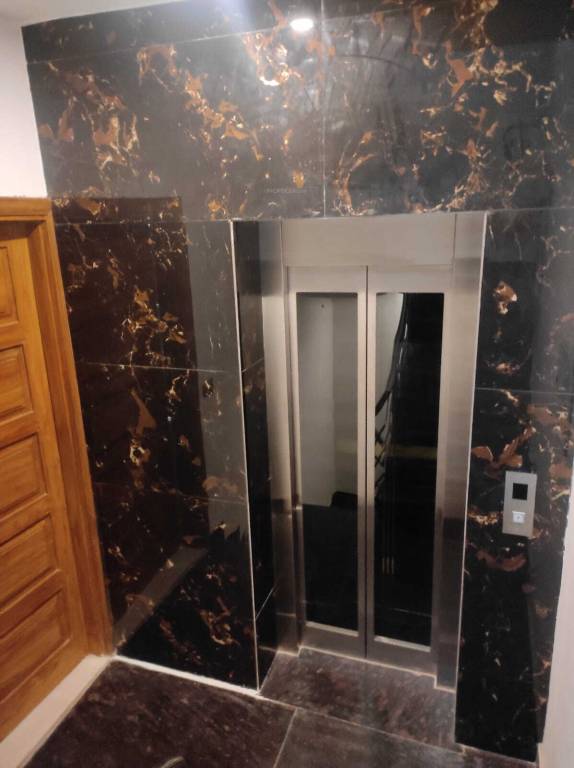 level up luxury floors Lift(s)