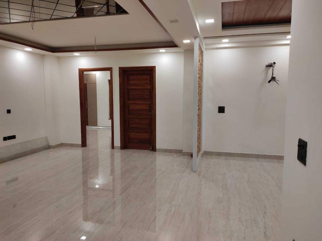 level up luxury floors Living Area