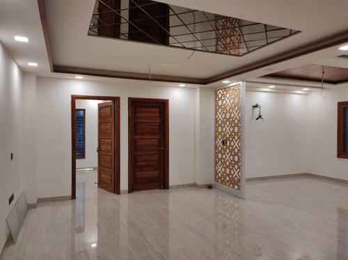  level-up-luxury-floors Living Area