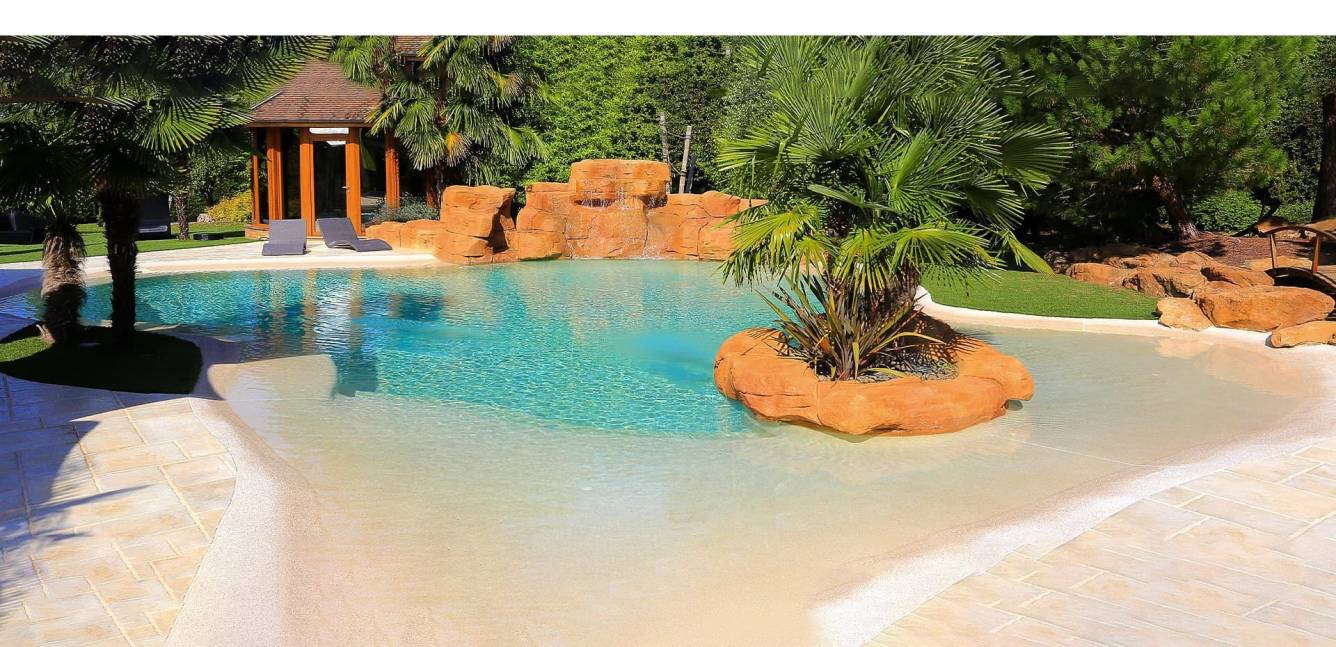  aratt escapes Swimming Pool