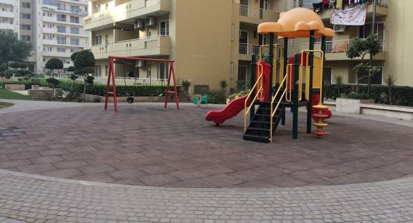  avenue-71 Children's play area