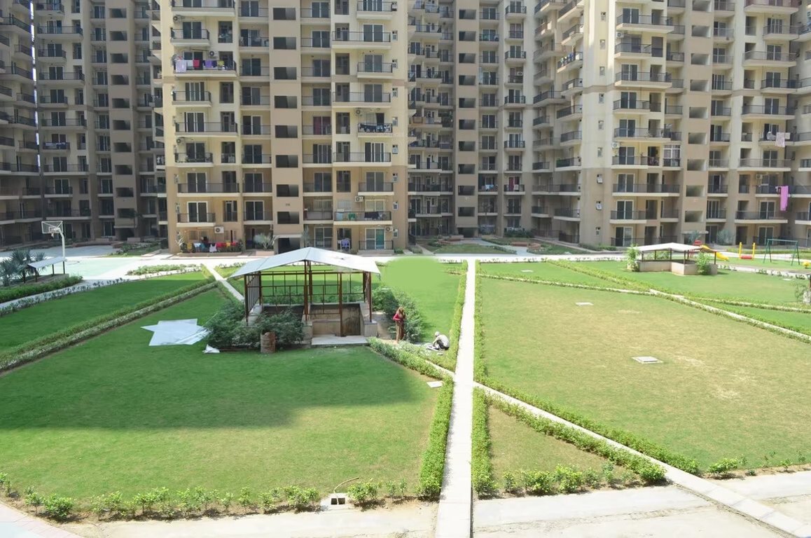  la residentia Landscape Garden and Tree Planting