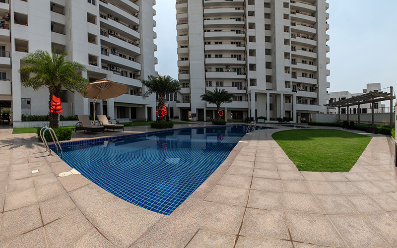  the enclave Swimming Pool