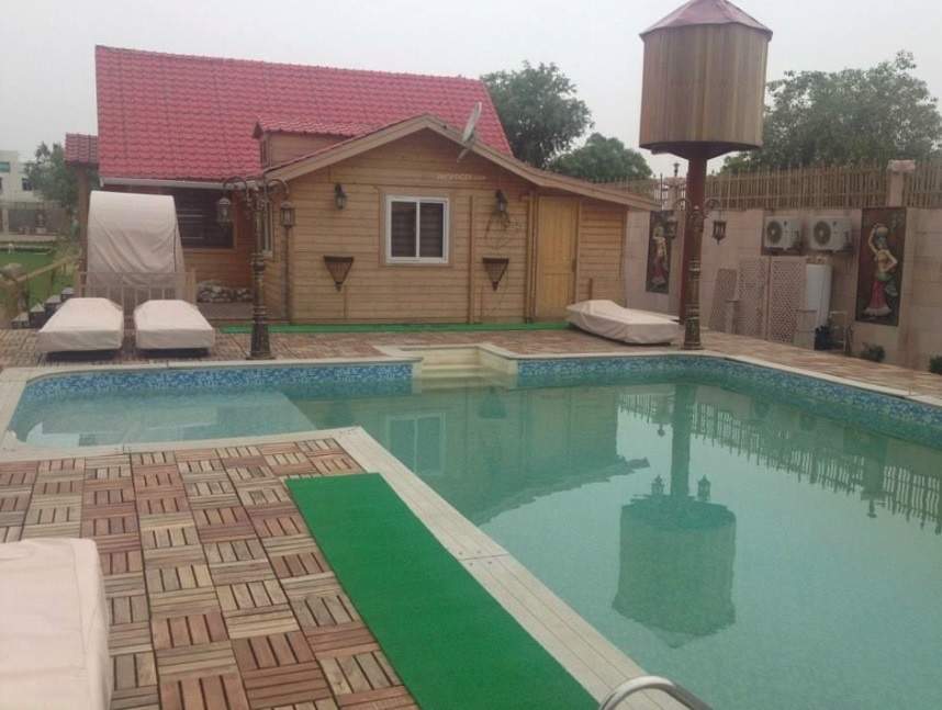 the imperial court Swimming Pool