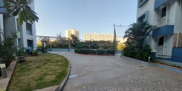  emerald-city Paved Compound