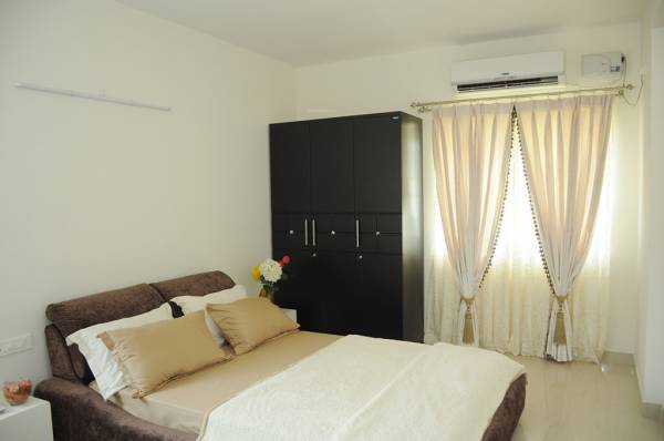 Bedroom bollineni-hillside-2 Bedroom