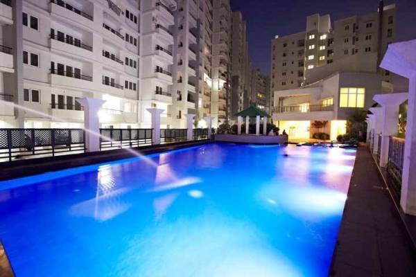 Swimming Pool amenities of Puravankara Swanlake