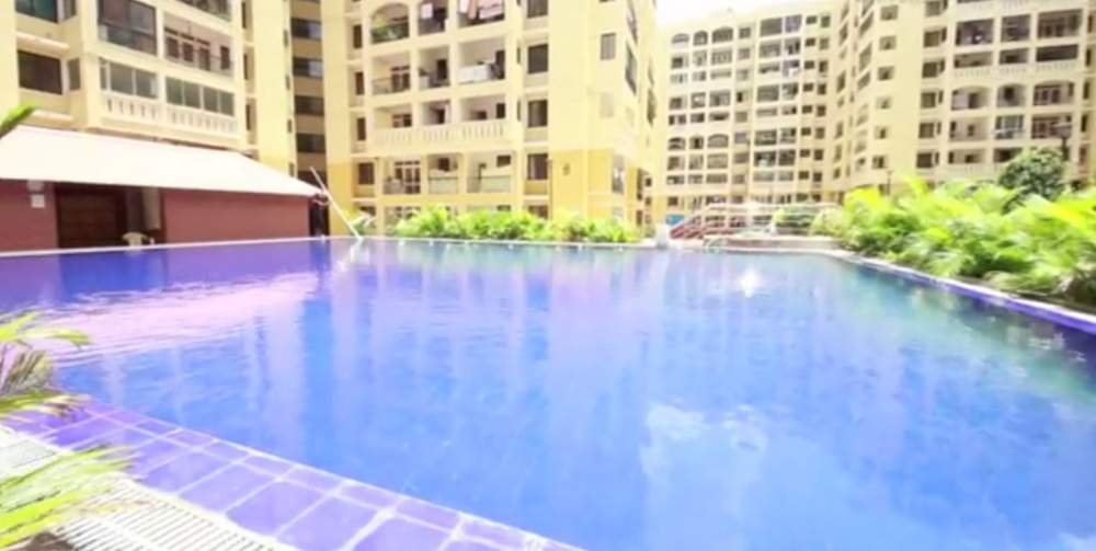  grandeur Swimming Pool