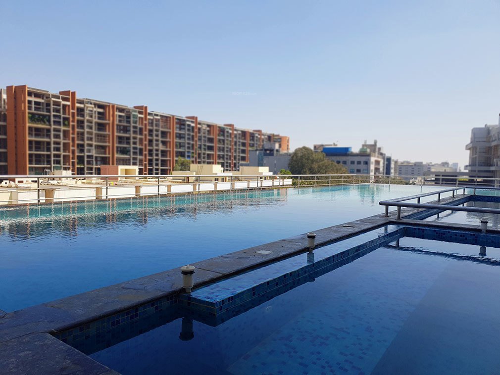 SJR Vogue Residences