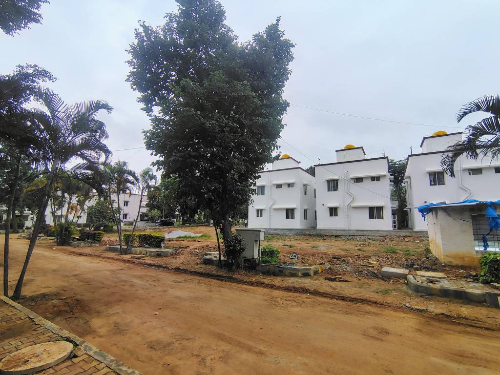  aangan Plot