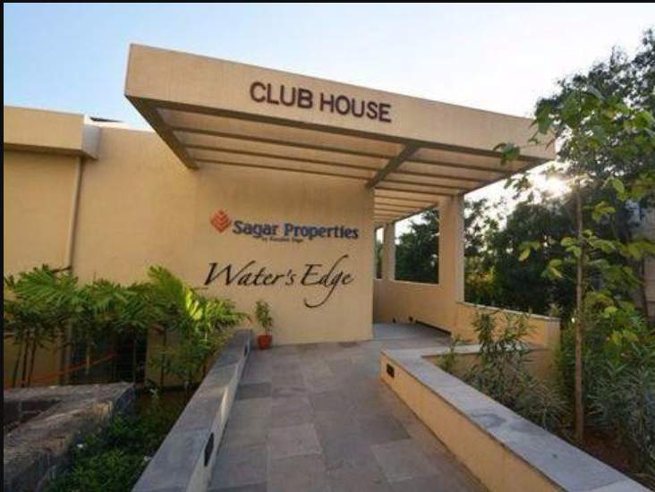  waters edge Club House