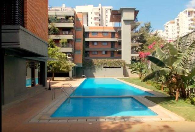  raindrops Swimming Pool