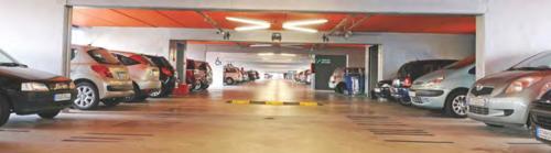  106-golf-avenue Car Parking