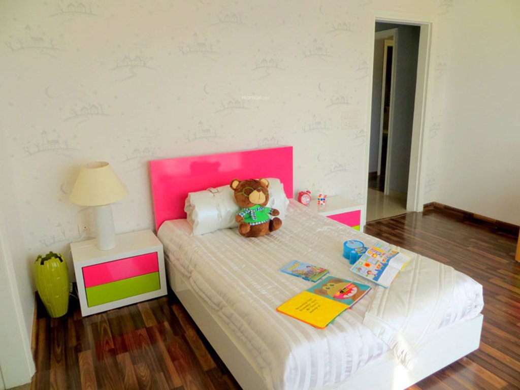 106 golf avenue Bedroom