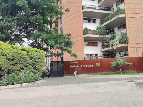  windmills-of-your-mind Entrance Gate Security Cabin