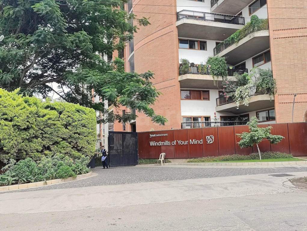 windmills of your mind Entrance Gate Security Cabin