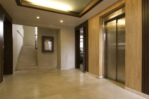  orchid-park Lift Available