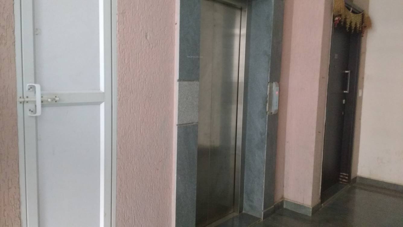 jharoka phase 2 Lift(s)