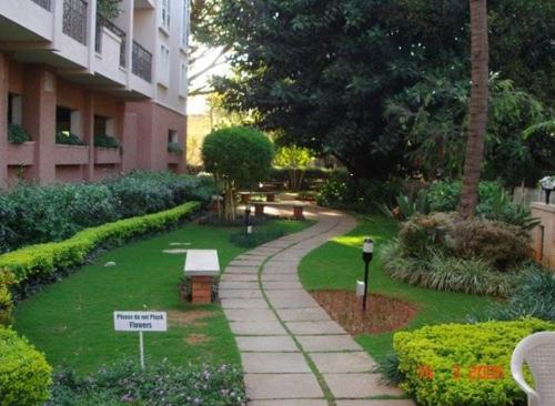  tranquil Landscaped Gardens