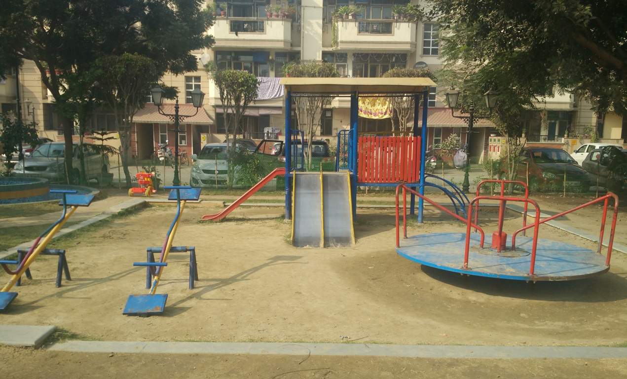 greens apartment Children's play area