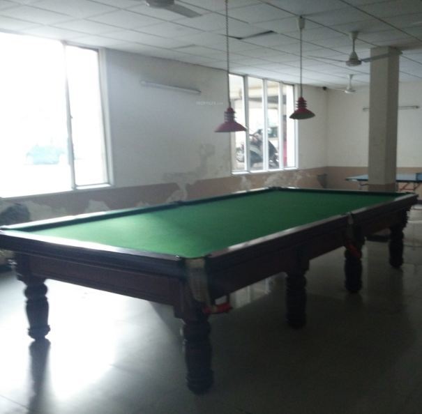  east square Billiards/Snooker Table