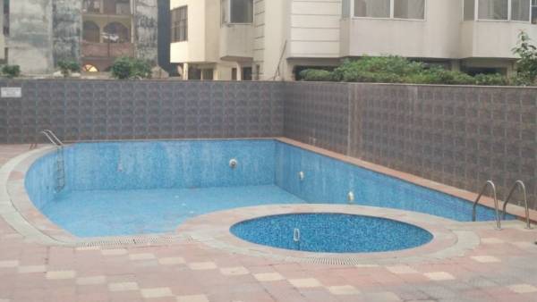  east-square Swimming Pool