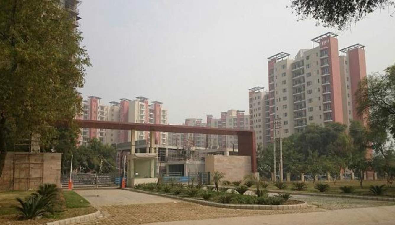  aura Images for Elevation of Mahindra Aura