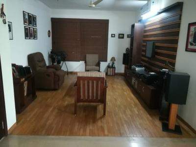  whistling court Others