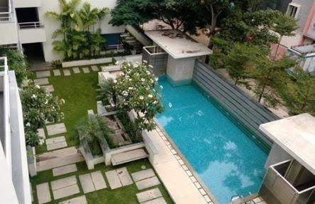  whistling court Others