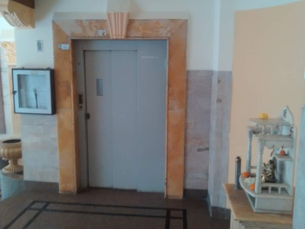  aum sai Lift Available