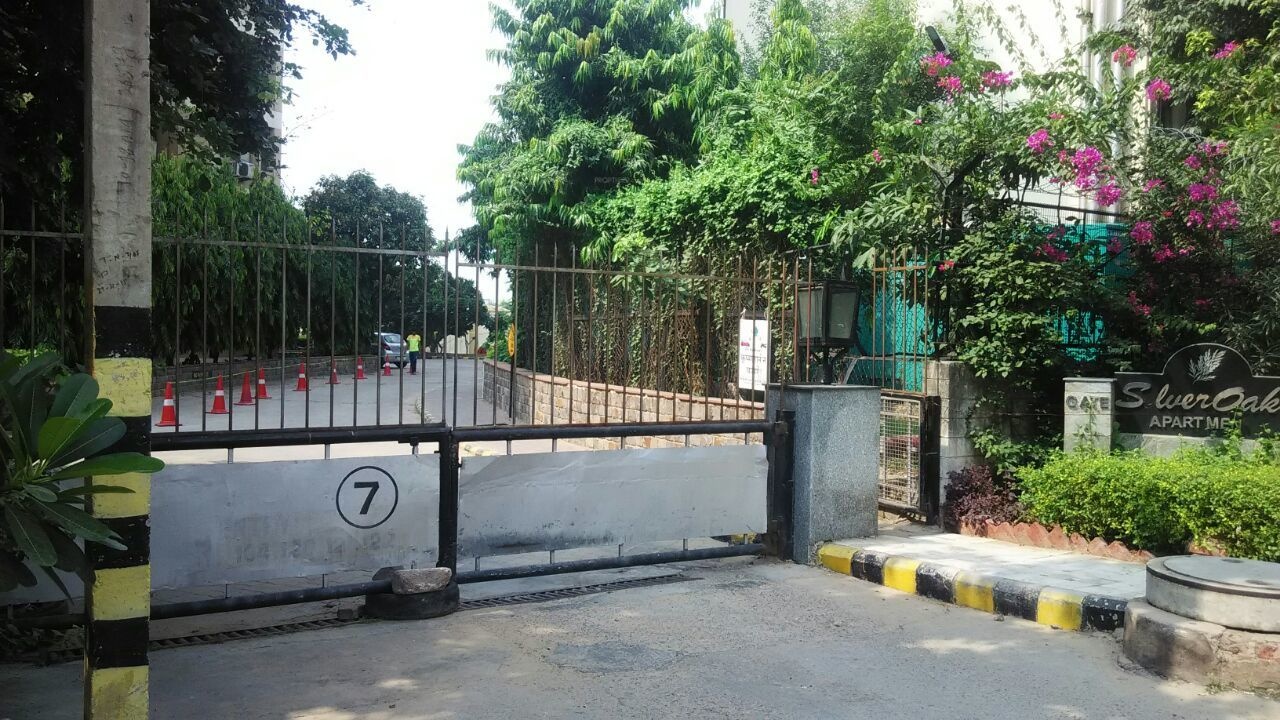  silver oaks Entrance Lobby