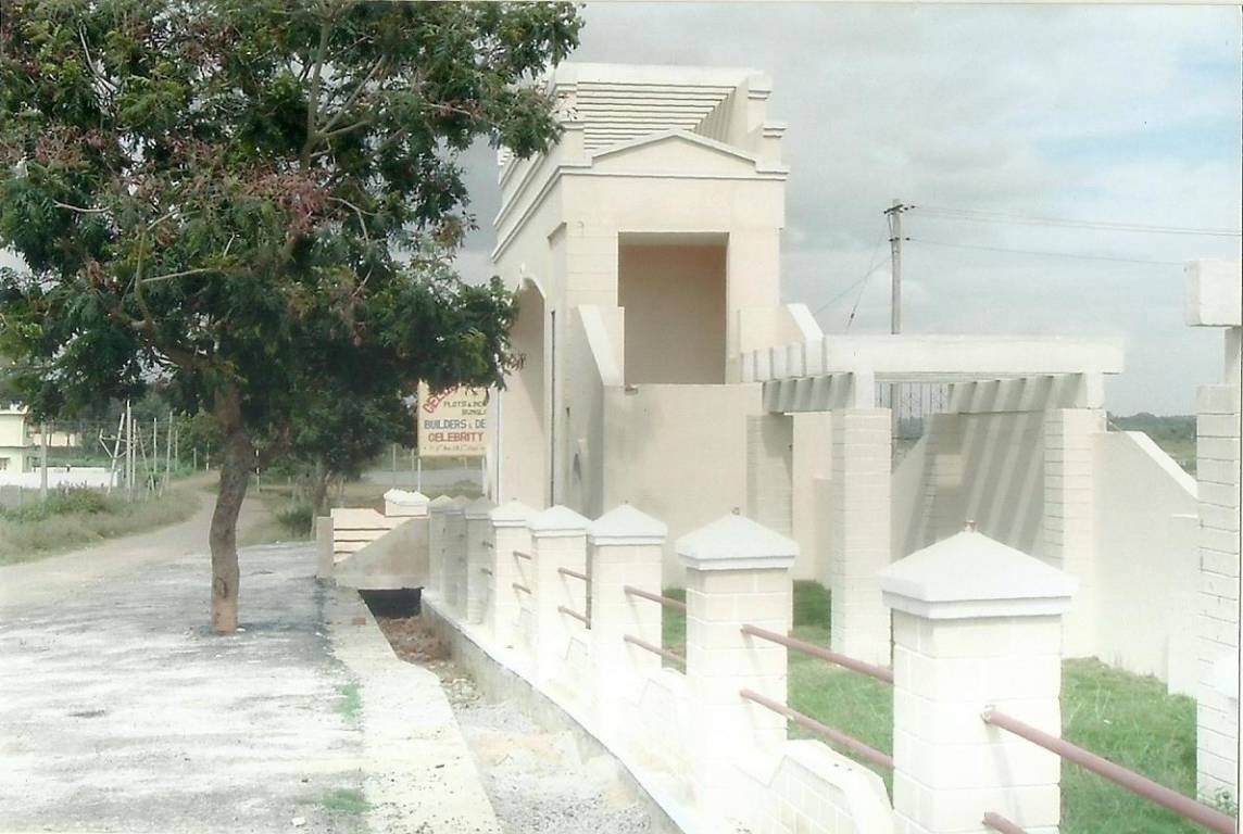  celebrity lakeview Plot