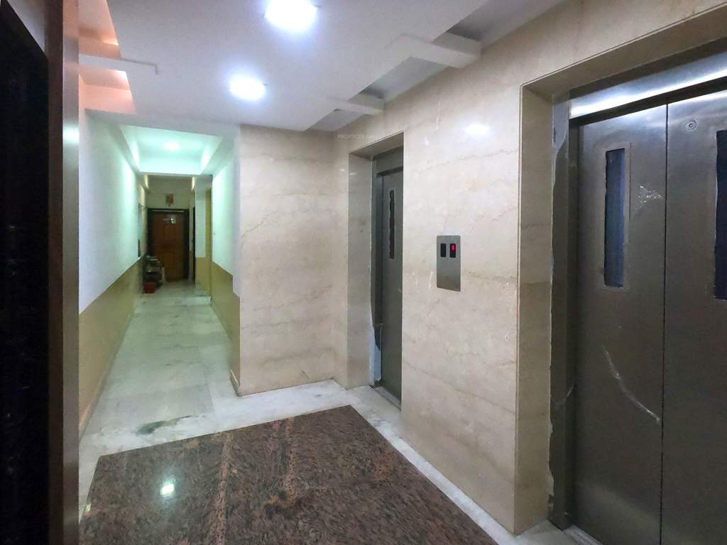  apartment Lift Available