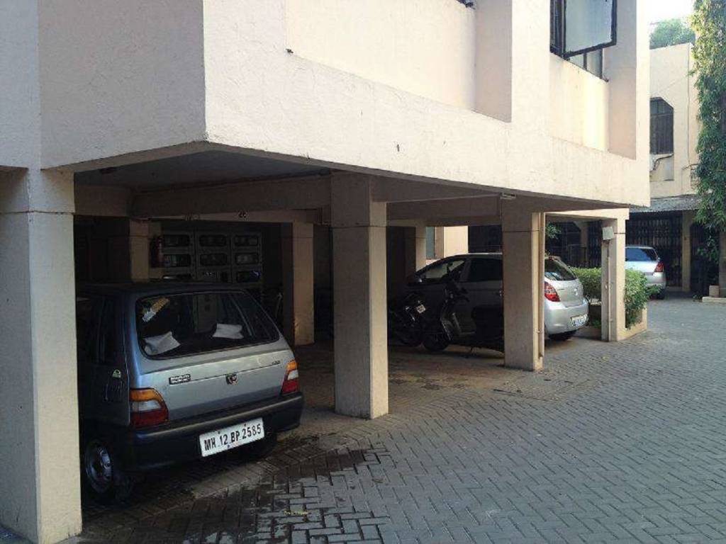  avenue Closed Car Parking