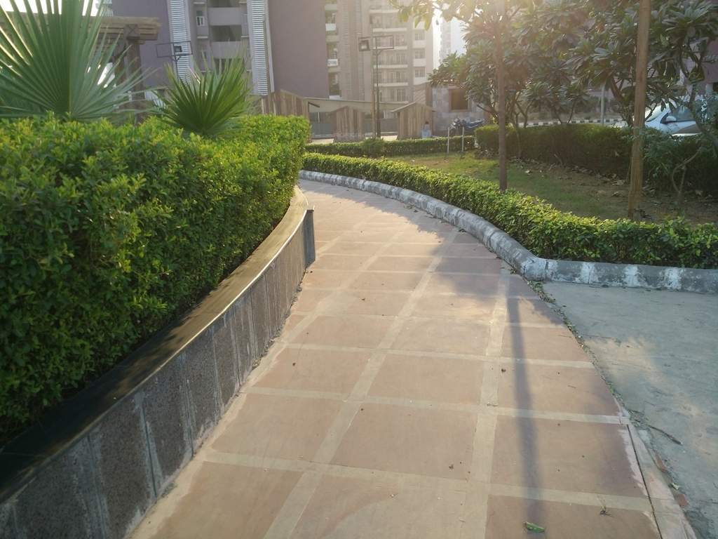  empire Jogging Track