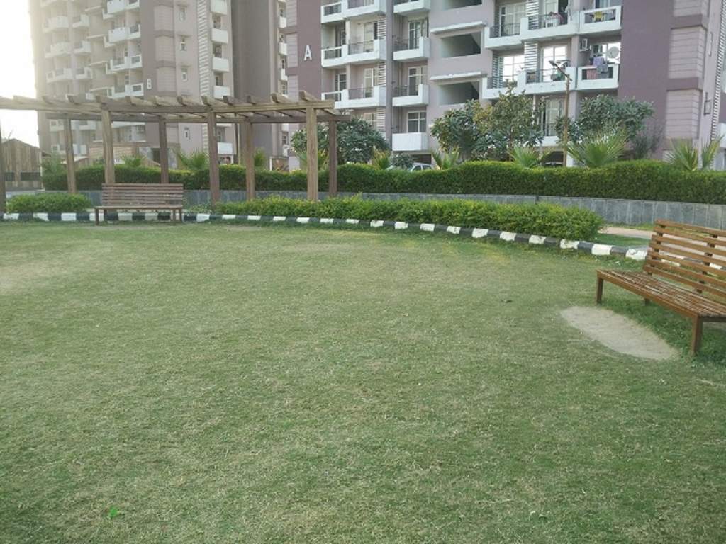  empire Landscaped Gardens