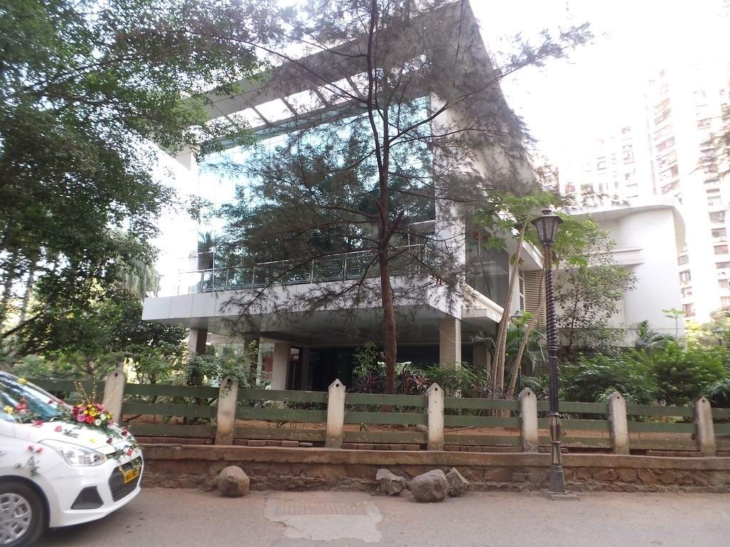  whispering palms exclusive Club House