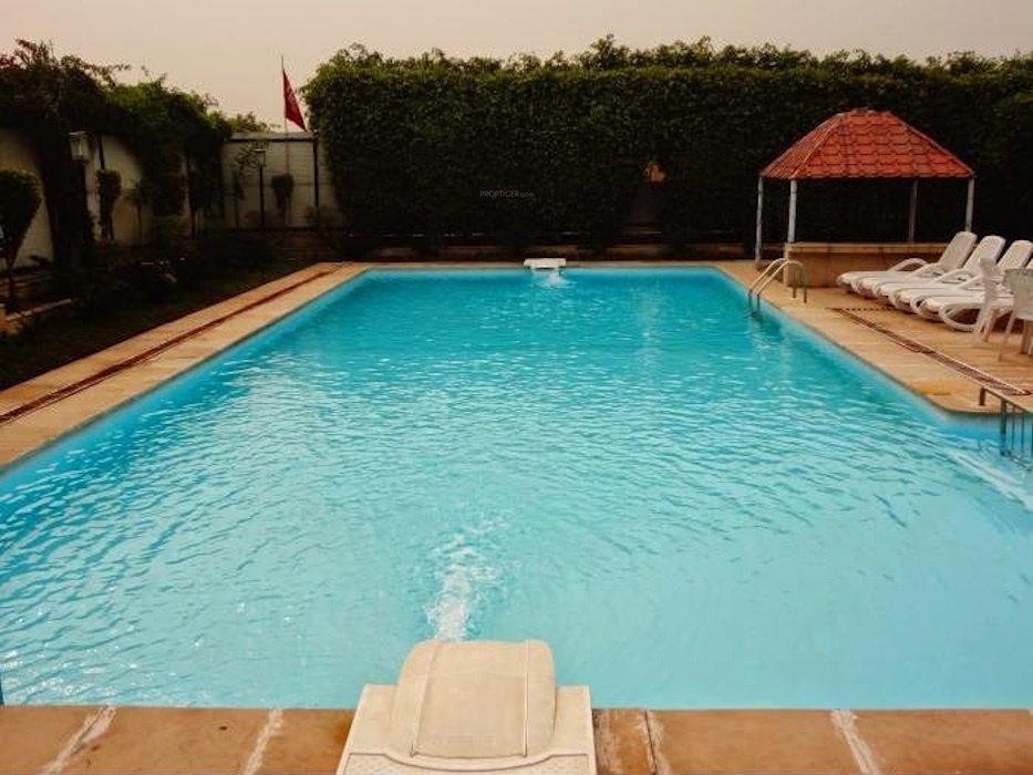 flora farms Swimming Pool