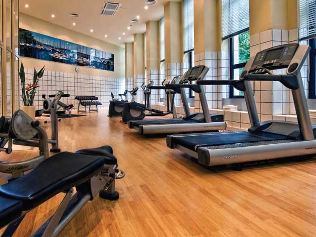  white orchid Images for Amenities of Radiant White Orchid