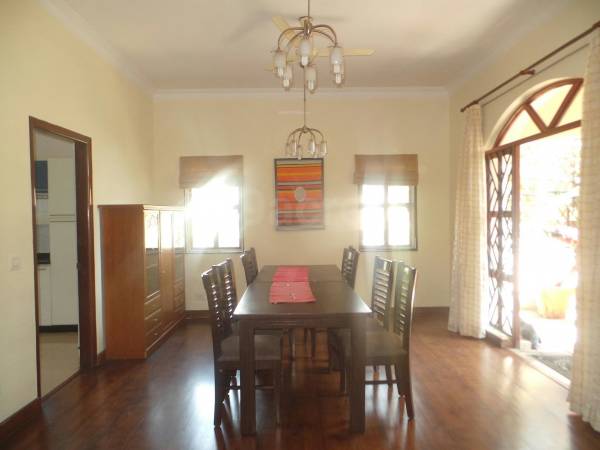  dorchester Dining Area