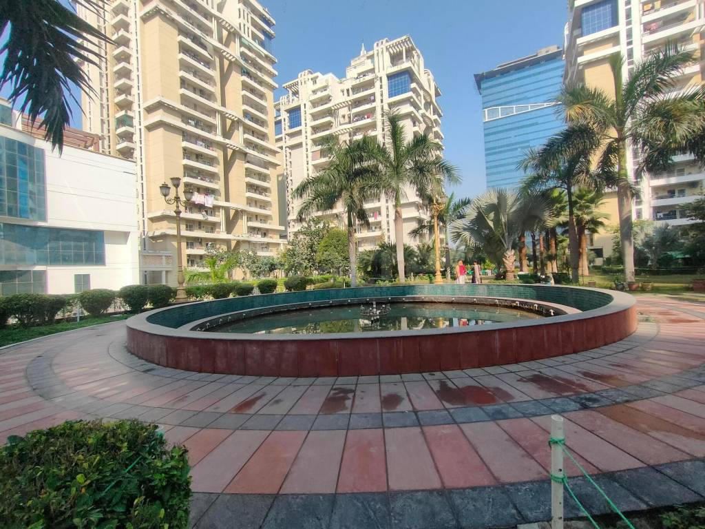  silver estate Fountains