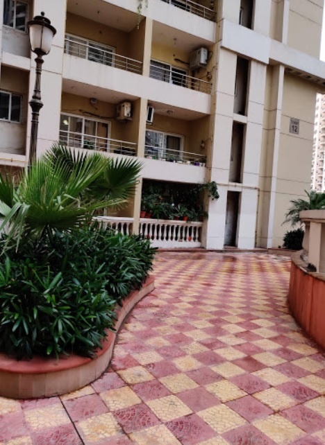  silver estate Paved Compound