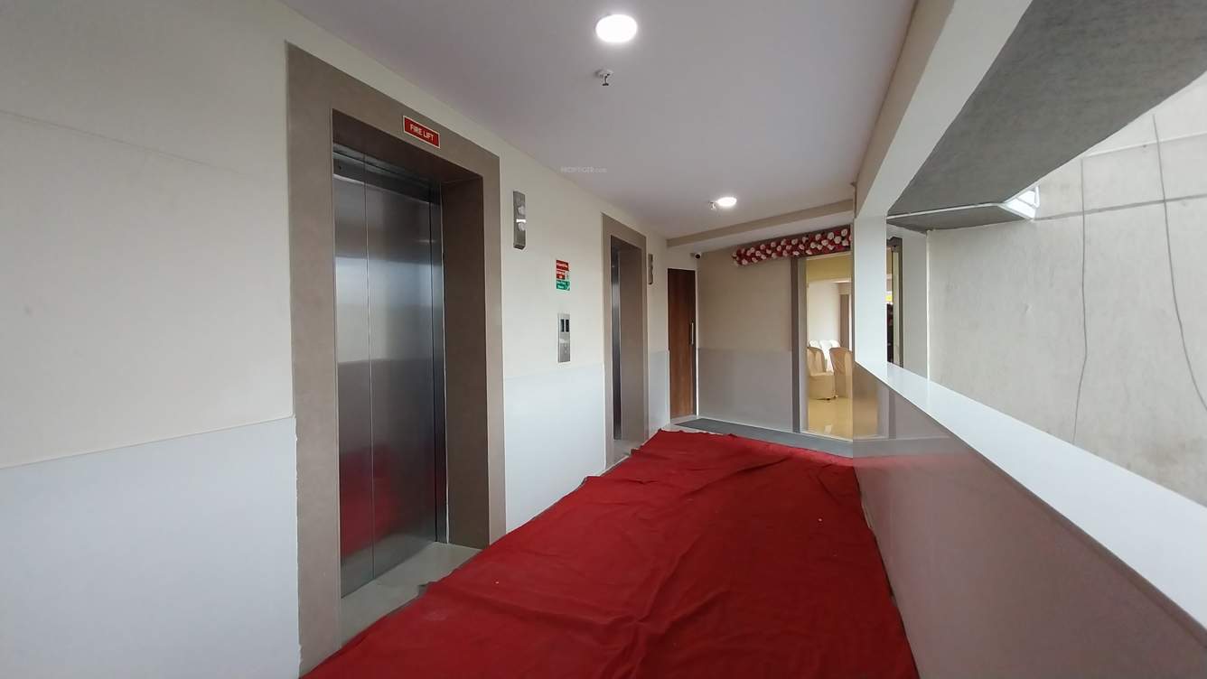  lotus sky garden Lift(s)