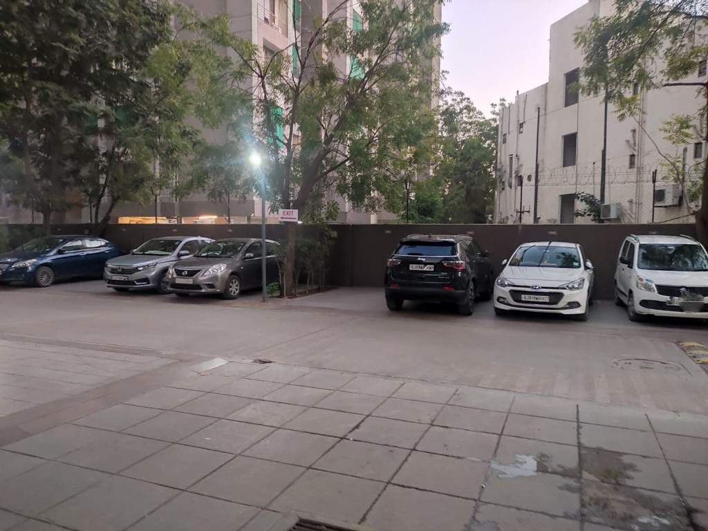  richmond grand Closed Car Parking