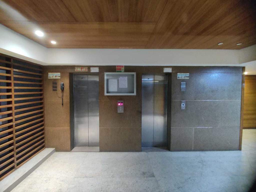  richmond grand Lift(s)