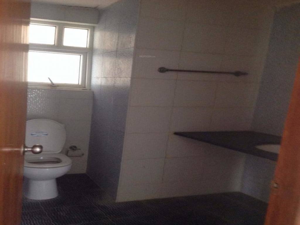 the gardens Bathroom