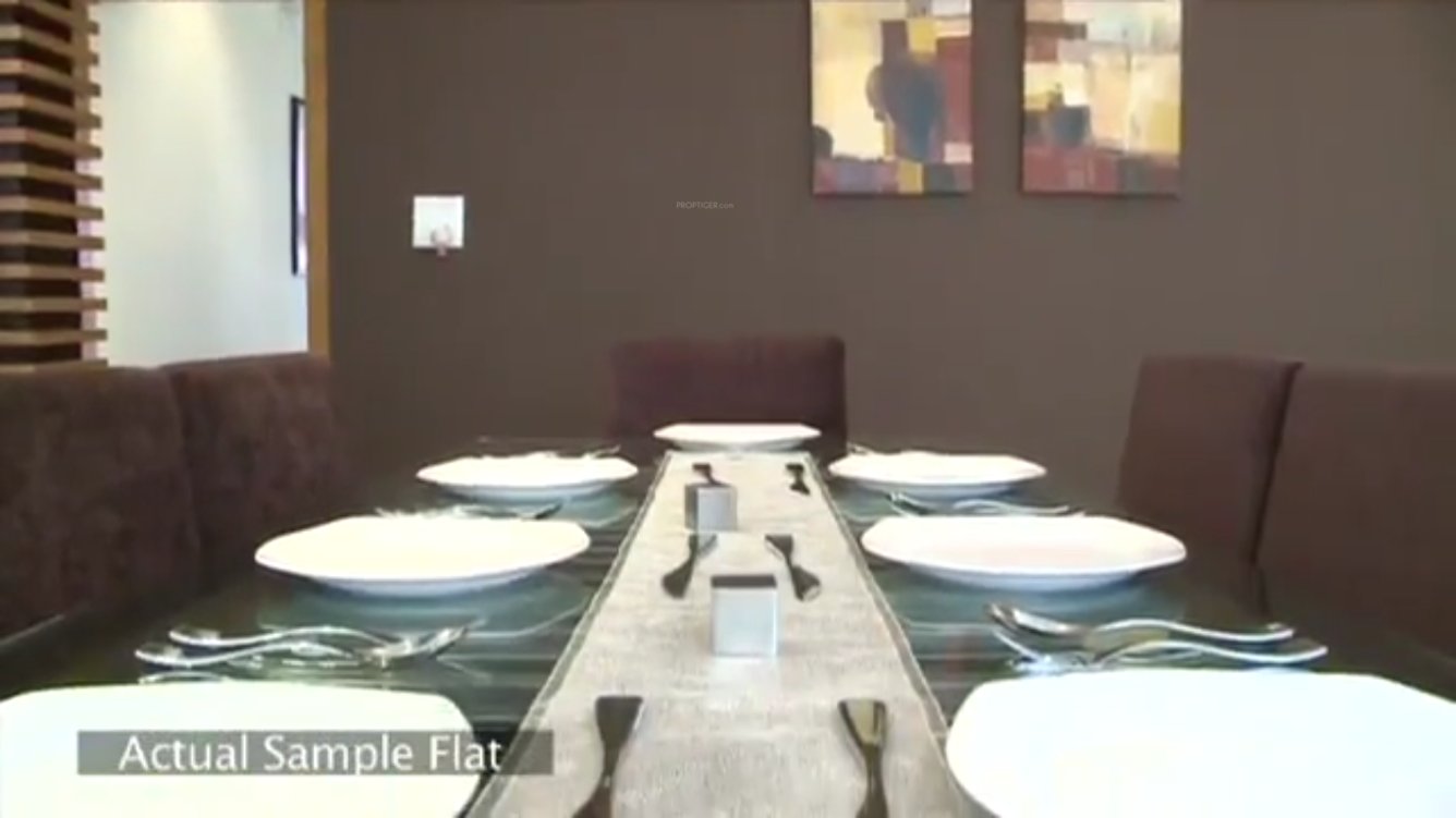 elite cross Dining Area