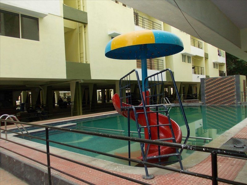 krishna ikon Swimming Pool